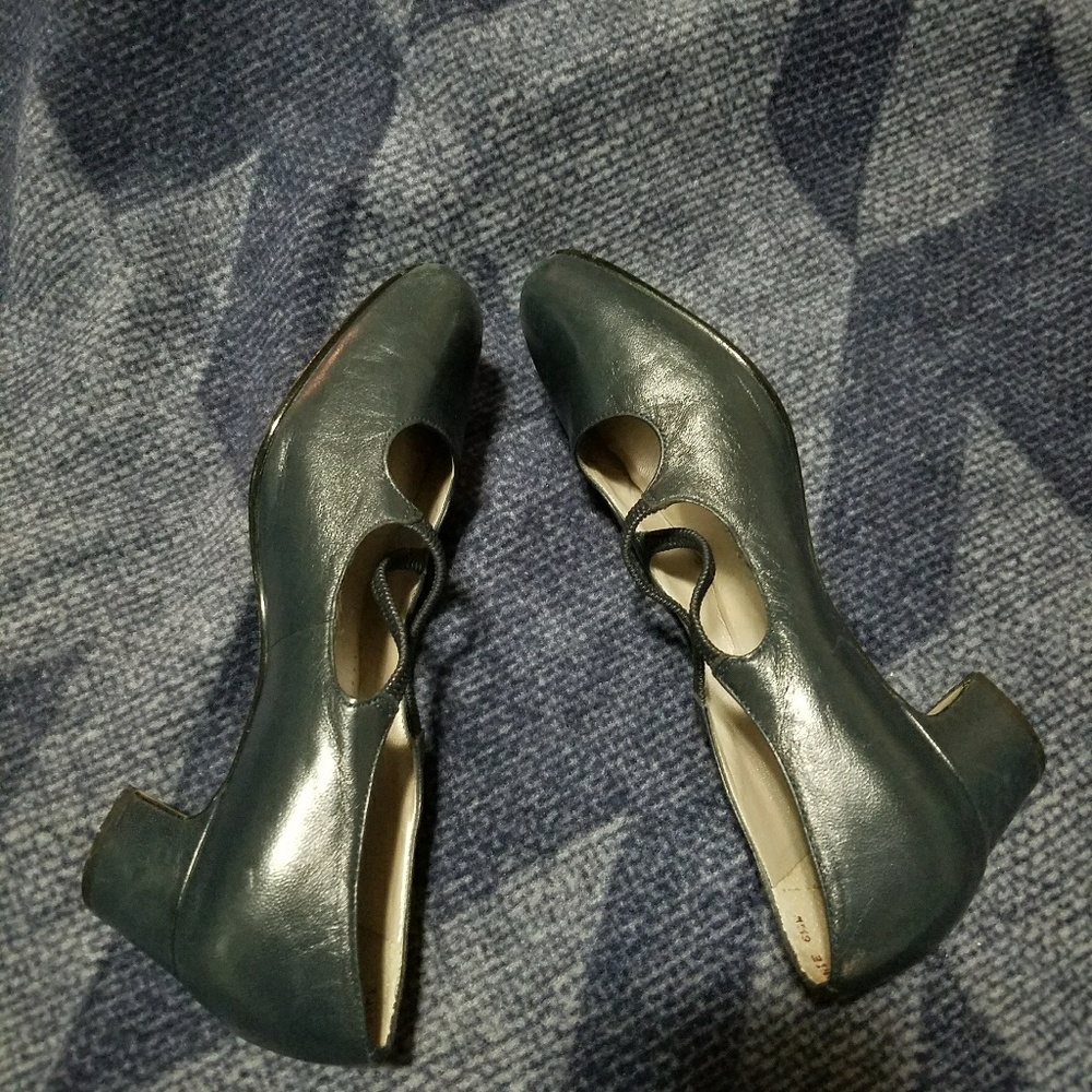 Shoes - Picture 7 of 8